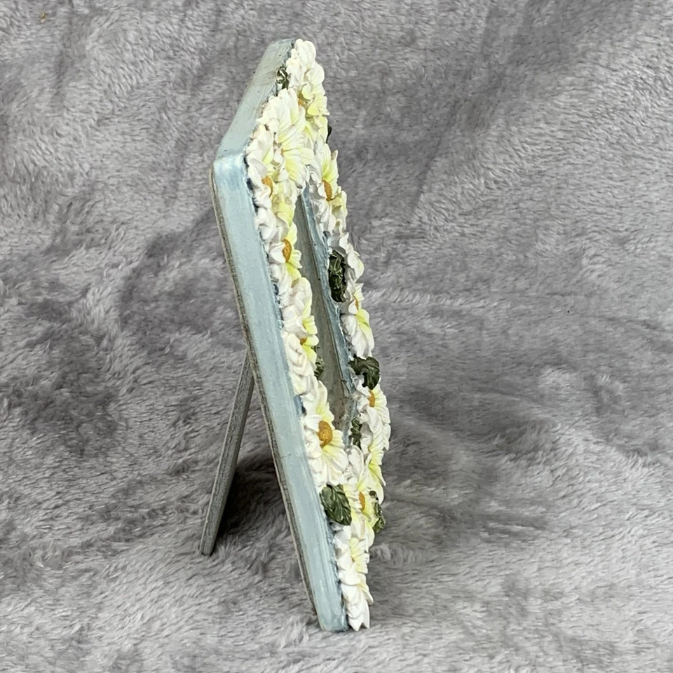 Vintage Daisy Picture Frame Resin Flower Holds 4.5” X 5.5” Approx Photo Frame - Image 4 of 4