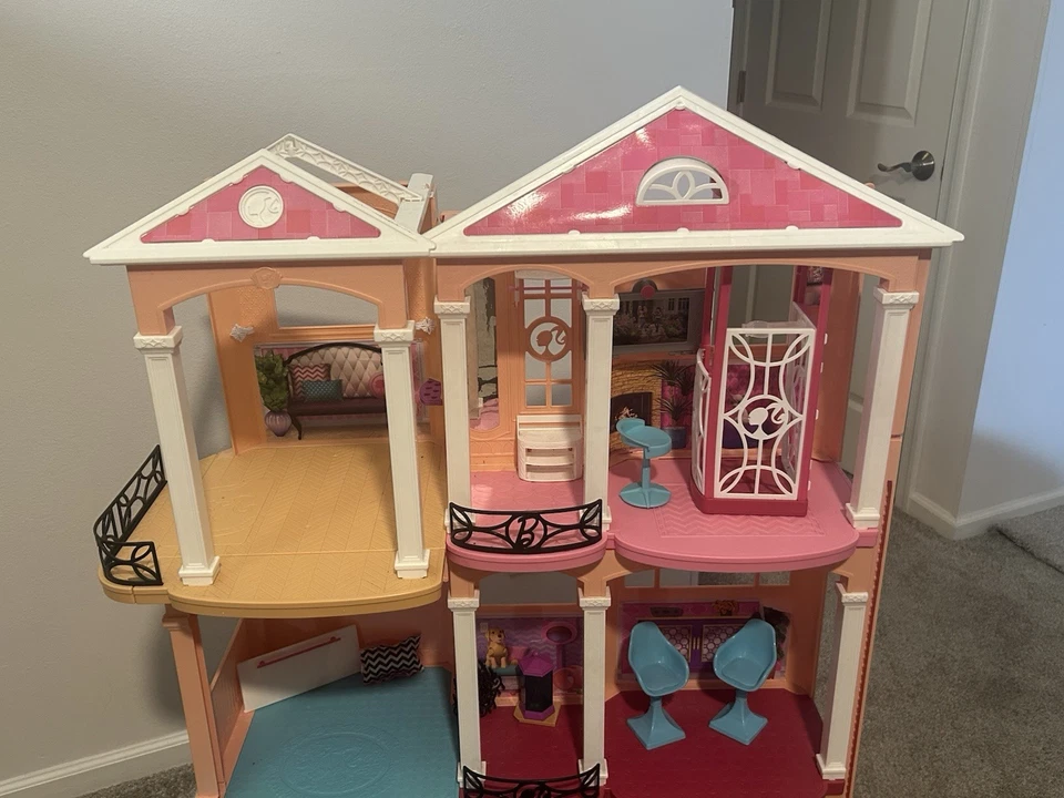 Barbie Dream House Juego Rosa FFY84 Usado Pero Como Nuevo Viene Con Extras Foto 2 de 2