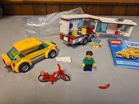 LEGO CITY 4435 Car and Caravan Camper 100% Minifigures & Instructions NO BOX