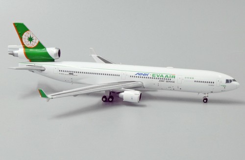EVA Air MD-11 Reg: B-16102 JC Wings Scale 1:400 Diecast Model XX4191 - Picture 3 of 12