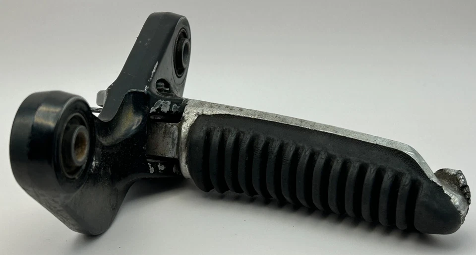 Suzuki Katana GSX600F GSX 600F GSX600 2006 estriba delantera izquierda reposapiés montaje reposapiés Foto 2 de 4