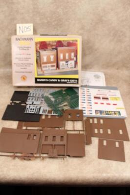 N05B VINTAGE BACHMANN PLUS HO SCALE ITEM #35101 RANDY'S CANDY & GRAY'S GIFT'S
