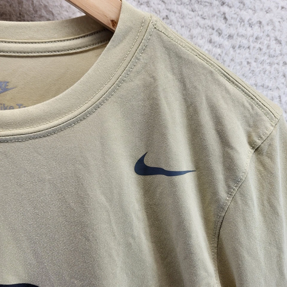 Camiseta Nike Mujer Pequeña Dorada Pablo VI 6th Fairfax High School Manga Larga Foto 4 de 4