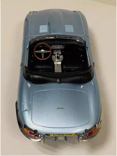 Norev escala 1/12 122722 - Jaguar E-Type Cabriolet 1962 - azul metálico - Imagen 11 de 12