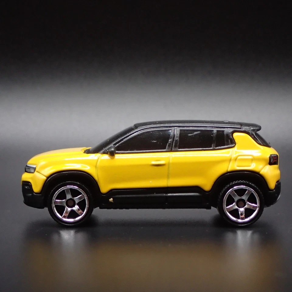 Modello Diorama Diecast In Scala 1/64 Di Jeep Avenger 4 Porte SUV 2023-2025 - Immagine 2 di 4