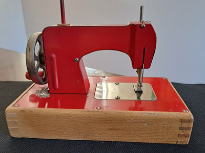 KAY-EE SEW MASTER 赤 いTOYミシン　プロフにお知らせあり Vintage Berlin Germany Kay An EE Sew Master Manual Toy Sewing