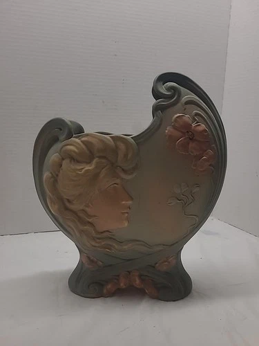 Weller L'art Nouveau Matt Pillow Vase