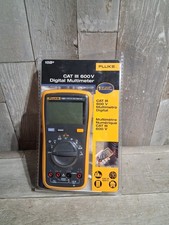 New Fluke 15B+ 600V Cat III Digital Multimeter (2857)