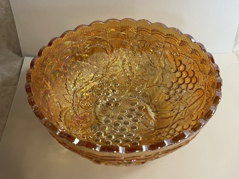 Imperial Marigold Carnival Glass Grape & Cable Bowl  7” X 3” (12MEC)