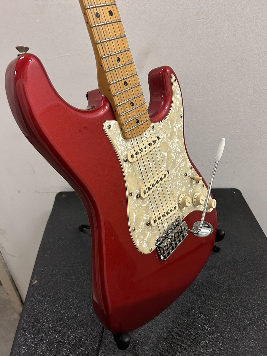 2000 Fender Mexico Deluxe Series Powerhouse Strat Candy Apple Red