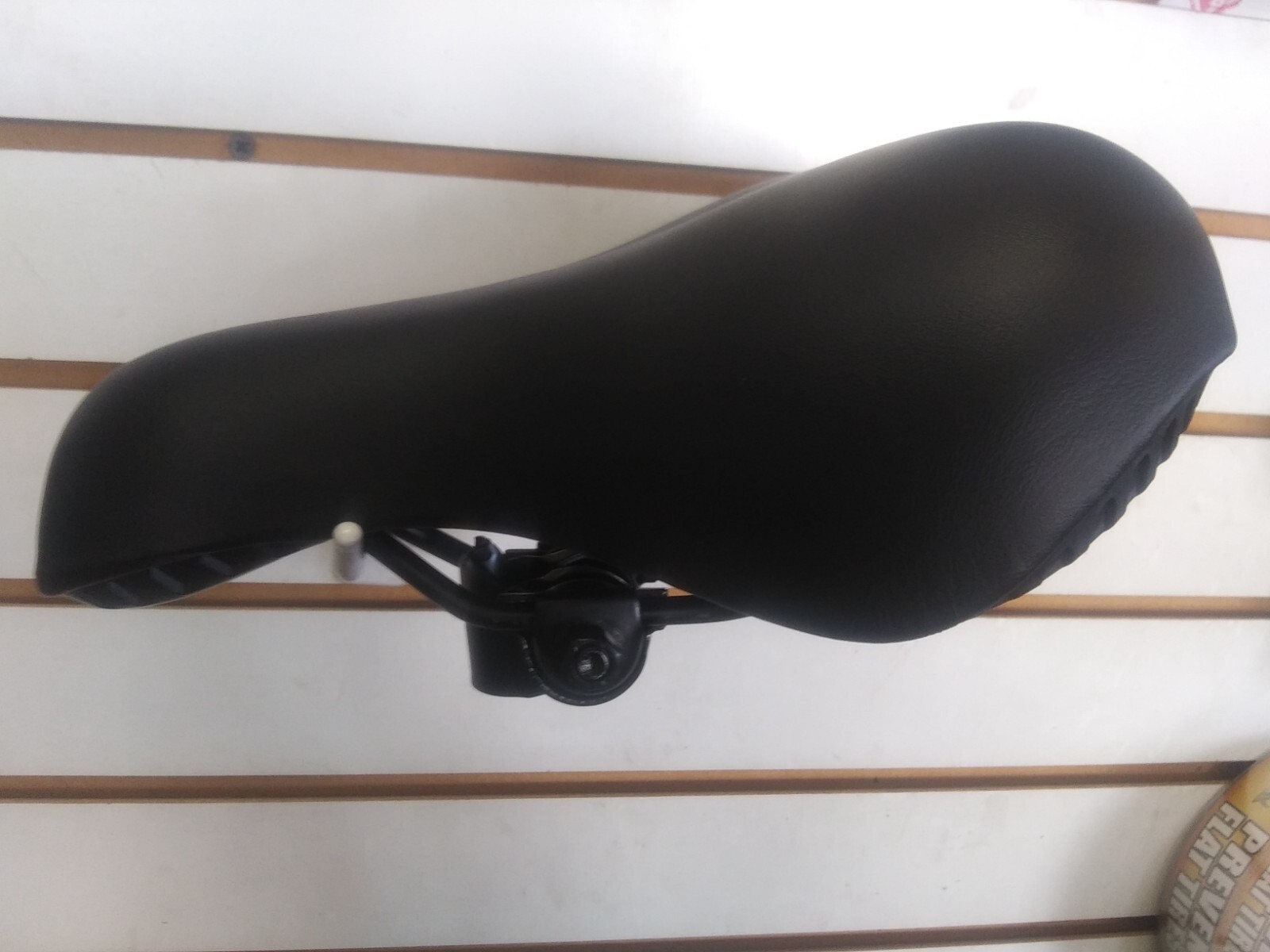 padded seat for city, mtb, or hybrid bike. good replacement for fixer upper
