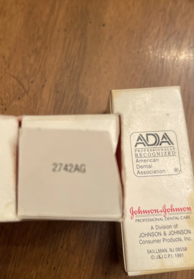Refil de fio dental encerado vintage anos 90 Johnson & Johnson canela 200 jardas novo na caixa (2) - Imagem 3 de 4