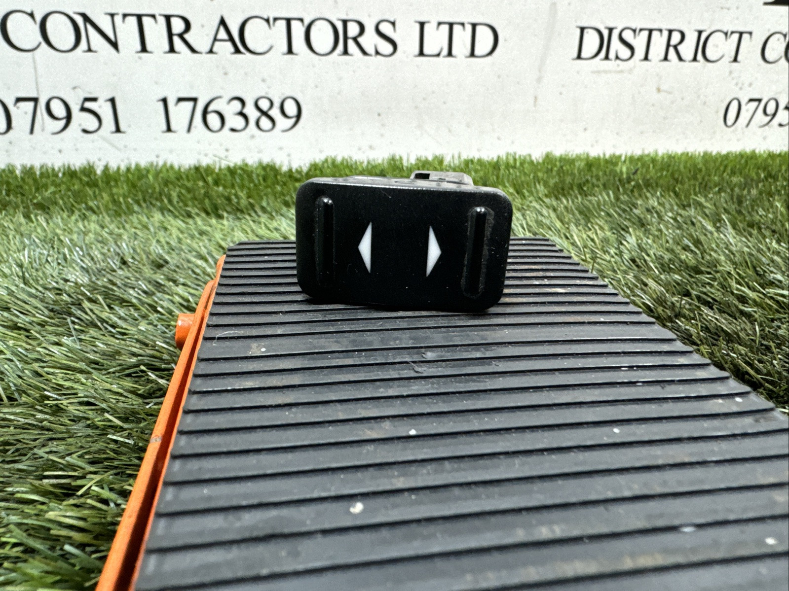 FORD S-MAX 2013 SINGLE TYPE FRONT / REAR WINDOW SWITCH 6M2T-14529-AD