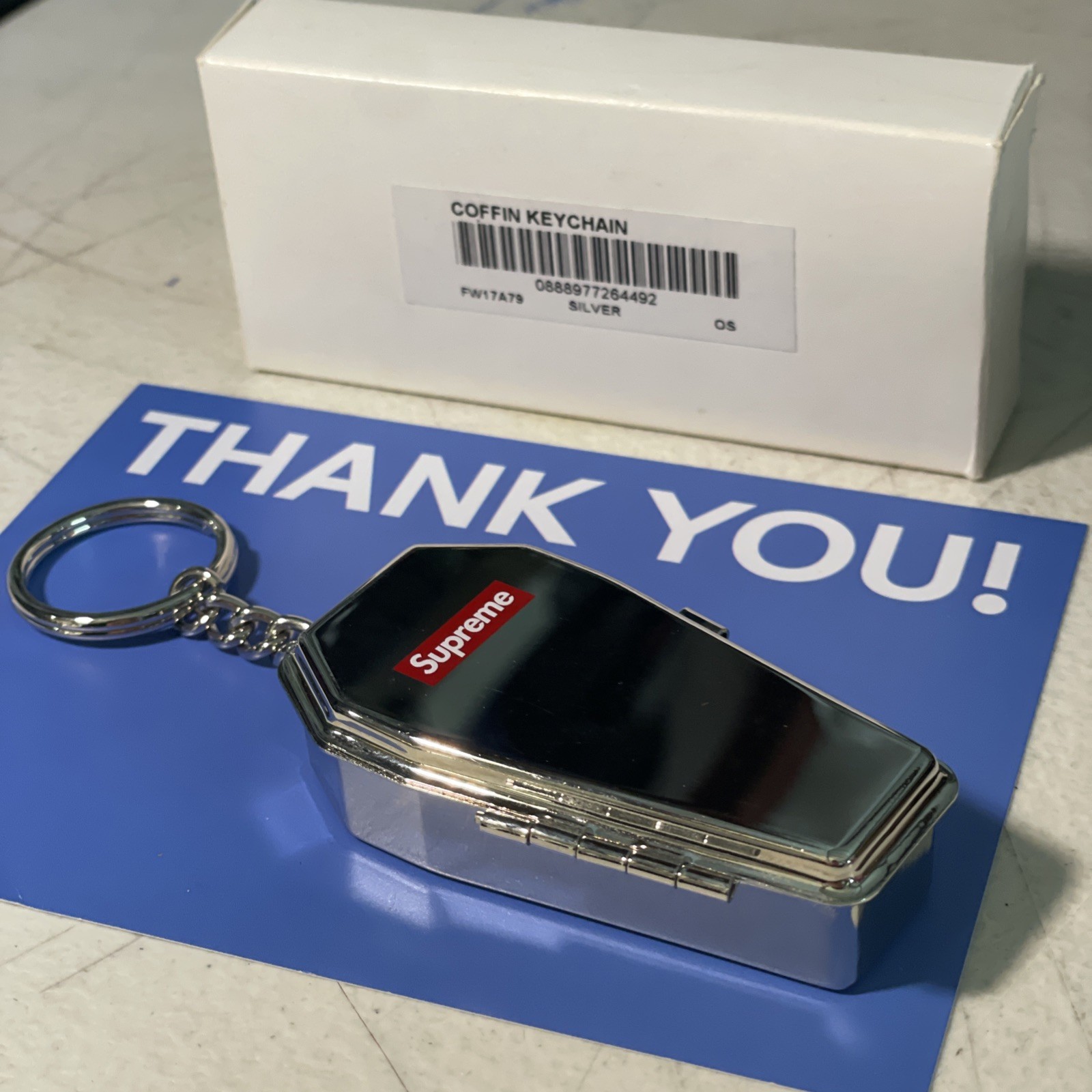Supreme FW17 2017 Coffin Keychain Box Logo - Preowned With Box Silver image 2