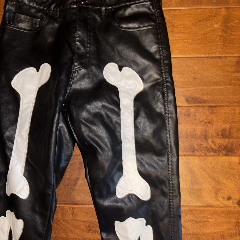 Pantalones de imitación de cuero Forever 21 negros blancos para hombre talla 31 Foto 4 de 4