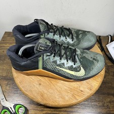 Nike Metcon 5 Shoes Mens Size 10 Green Camo Training CrossFit Sneakers Gum Sole