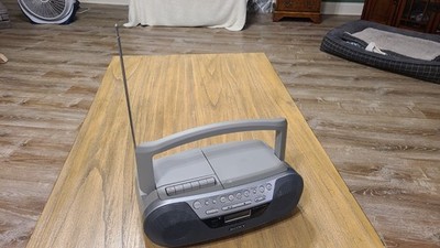 Sony CFD-S05 CD FM/AM Radio Cassette CD-R/RW Boombox Works Great.