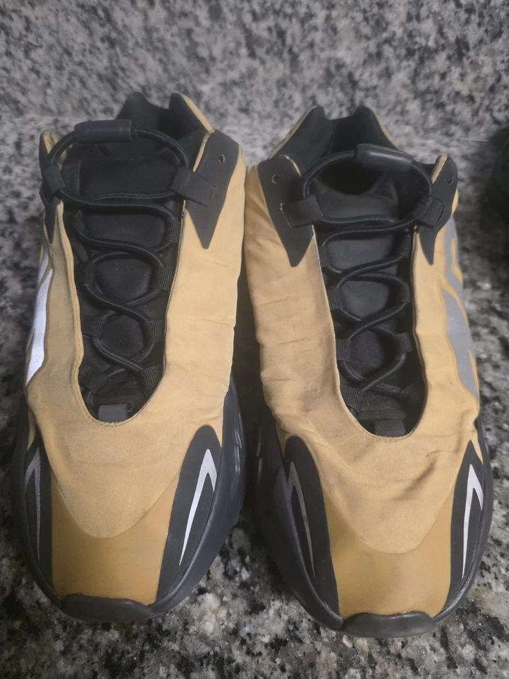 Usado Talla 10 - Adidas Yeezy Boost 700 MNVN Honey Flux Foto 4 de 4