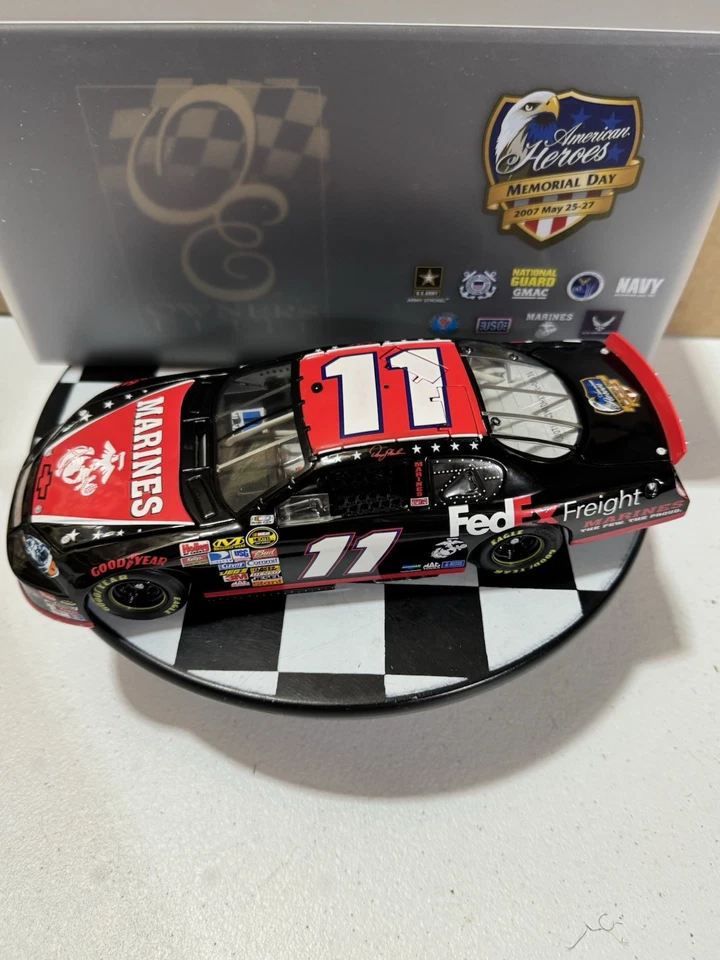 Denny Hamlin #11 FedEx American Heroes PROPIETARIOS ELITE 2007 1/24 Diecast Foto 2 de 4