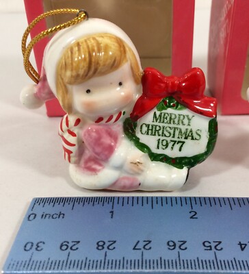 Joan Walsh Anglund Xmas Ornament Ceramic GIRL 1977 Wreath Ltd Vtg