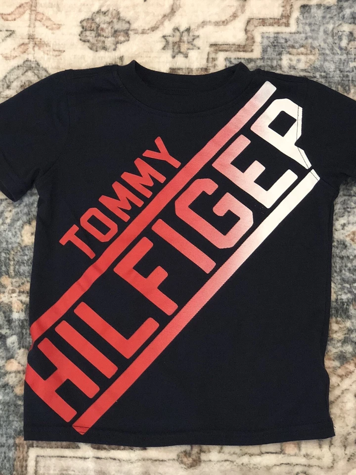 Camiseta Tommy Hilfiger manga curta 3T preta - Imagem 2 de 4