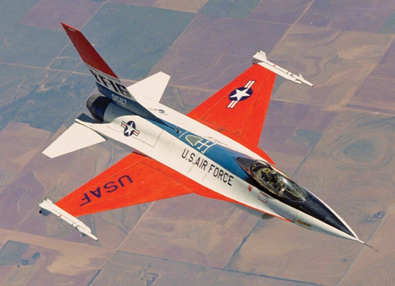 F-16/A Fighting Falcon 電飾加工済航空機模型 USAF F-16 A FALCON MODEL KIT 1/144 SCALE HOBBY CRAFT PLASTIC
