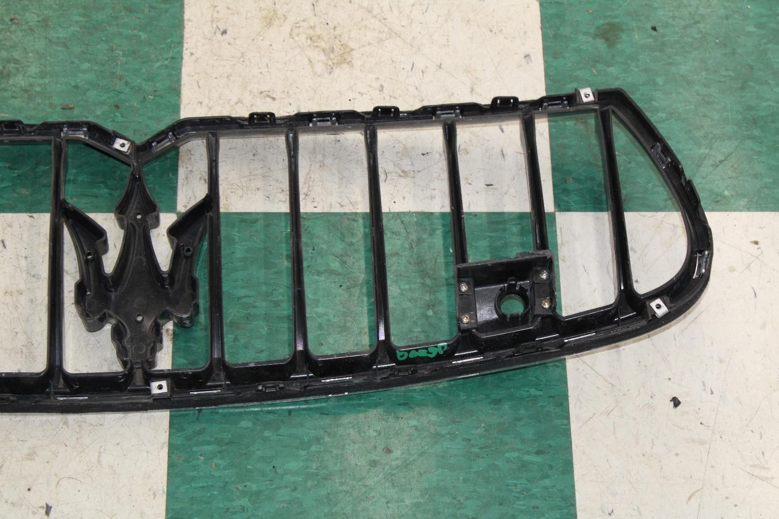 14-17 Ghibli Black Painted Grill OEM Center Upper Bumper Grille Factory WTY OE