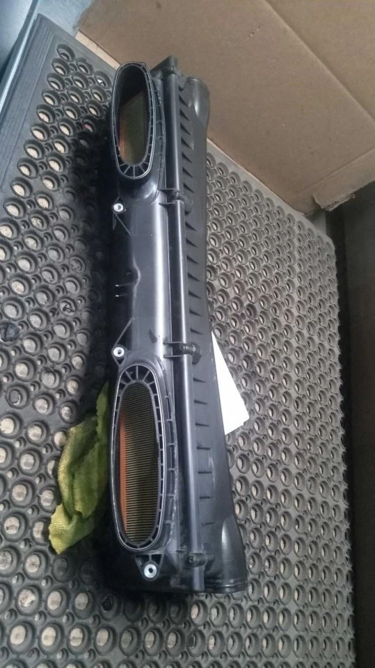 Purificador de aire 4,8 L AWD compatible con 11-16 PORSCHE PANAMERA 575000 Foto 2 de 4