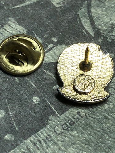 Vintage Gold tone UAW Union V-Cap Lapel Pin - Picture 5 of 7