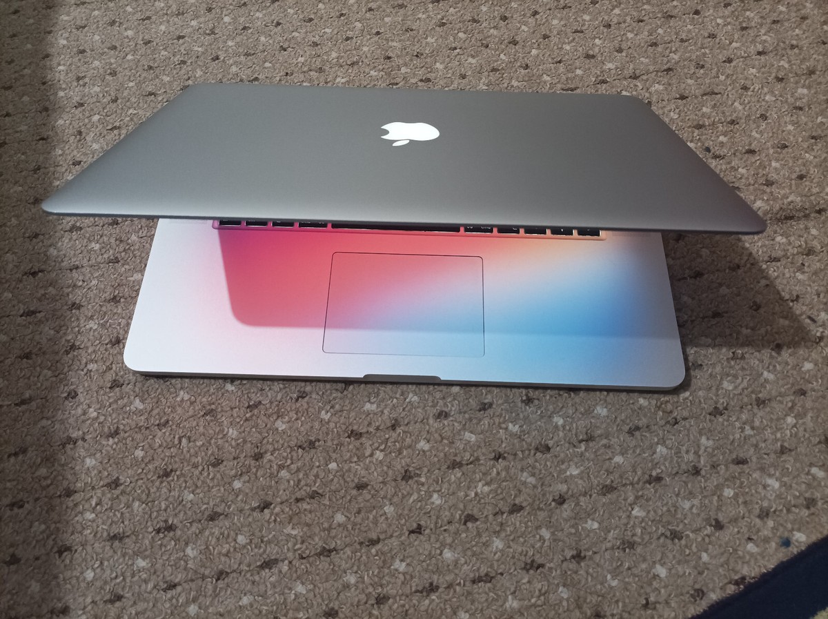 Apple MacBook Pro 15 Retina QuadCore i7 2.30GHz 16GB 512GB