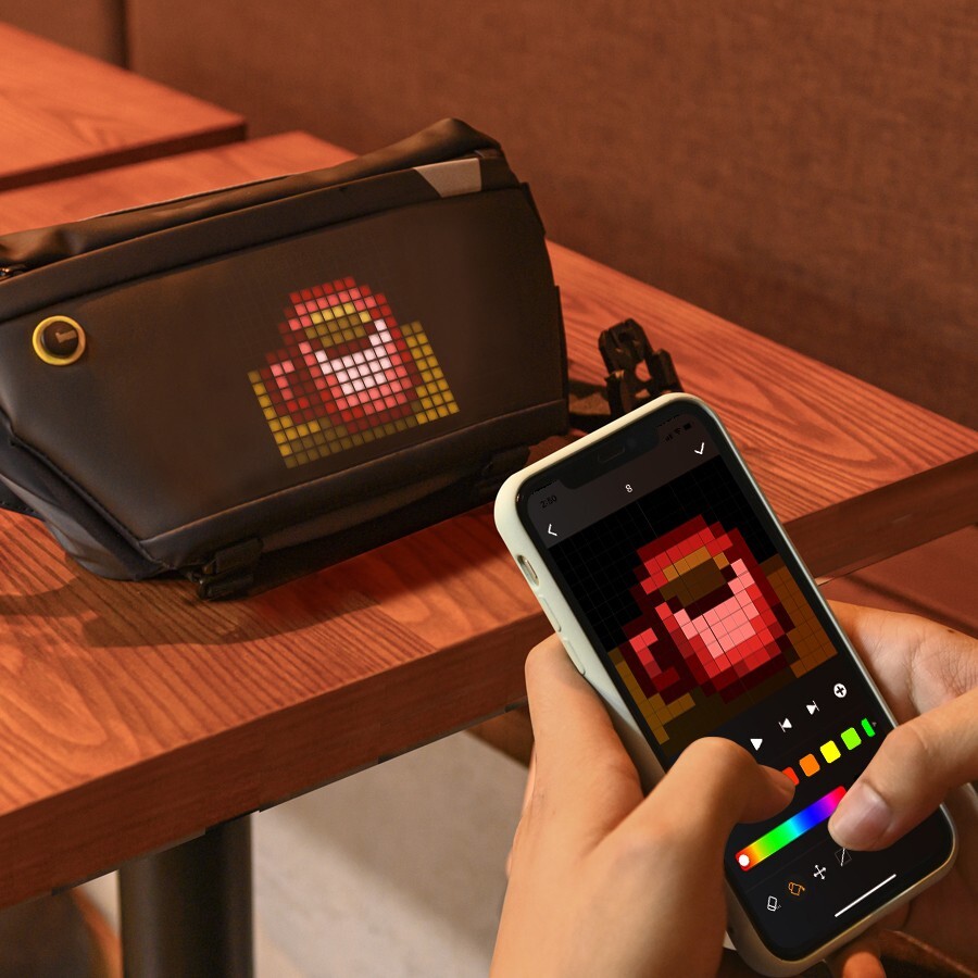 Thumbnail - Divoom Pixoo Sling Bag Umhängetasche Pixeldisplay