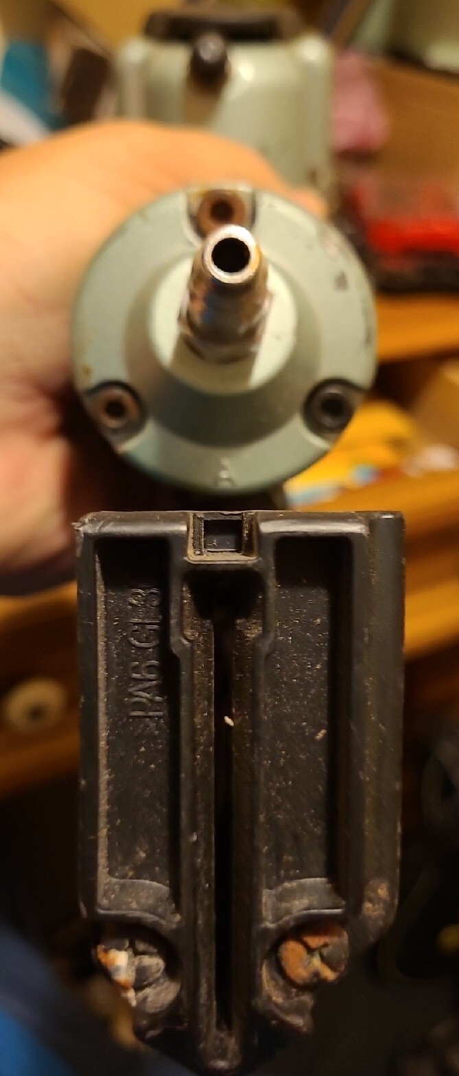 🔥Hitachi NT65MA4S 15-Gauge 2-1/2" 34 degree Air Finish Nailer. 
