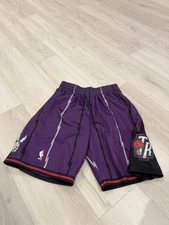 MITCHELL & NESS NBA HWC TORONTO RAPTORS SWINGMAN PURPLE SHORTS SIZE M