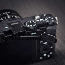 Thumb Up Hot Shoe Folding Finger Grip Handle Anti slip for Sony RX1R3 rx1rm3