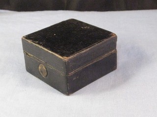 VICTORIAN ANTIQUE TRAVELLING LEATHER INKWELL SQUARE BOX GLASS INK POT