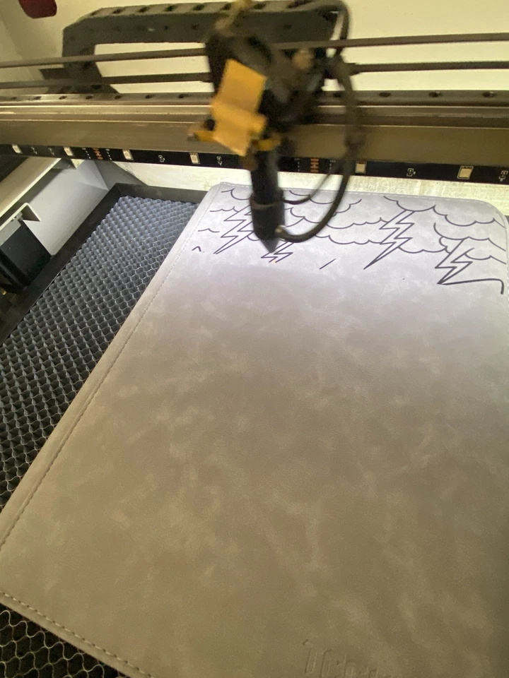 Carpeta grabada láser Pokémon Lugia/¡Hecha a pedido! Grabado/Enviado en EE. UU. Foto 2 de 4