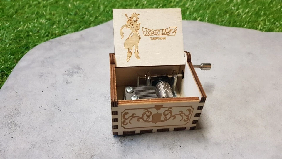 BREIZH LIZENZ Dragon Ball Z Tapion Holzspieluhr – personalisierbar
