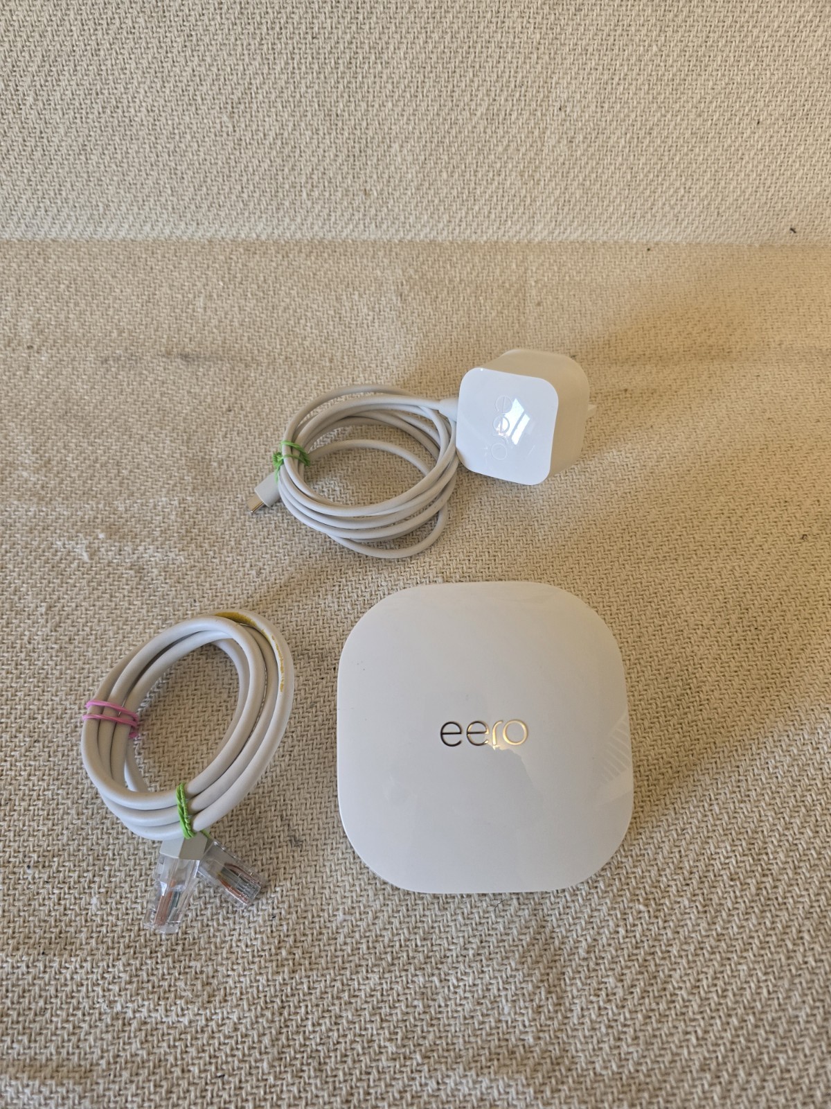 Amazon eero 6 Dual-Band Mesh Wi-Fi Router (model N010001) With Original Cables.