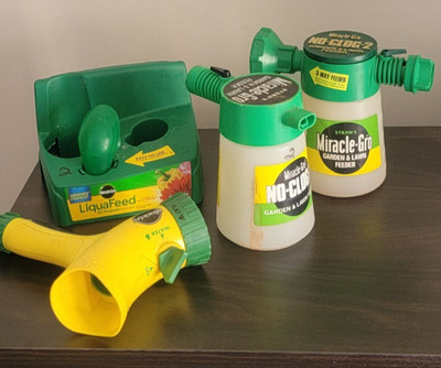 Vtg Miracle Grow Feeders, Hose Sprayer, holder & Scoop (See Pic's)