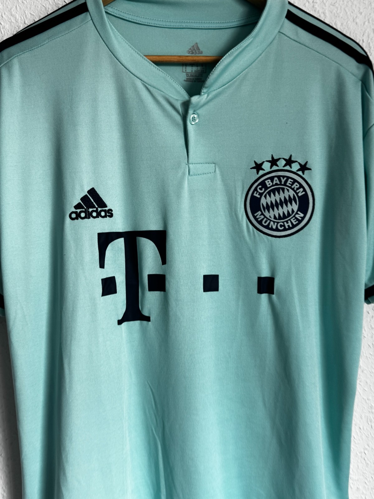 FC Bayern Munich 2018/19 Third Jersey - Robert Lewandowski image 2