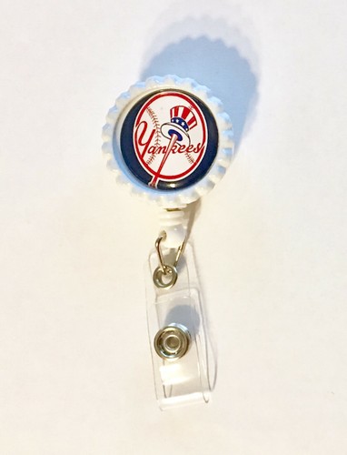 Yankees Retractable ID Badge - Picture 1 of 2