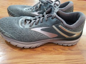 brooks adrenaline gts 18 womens size 10.5