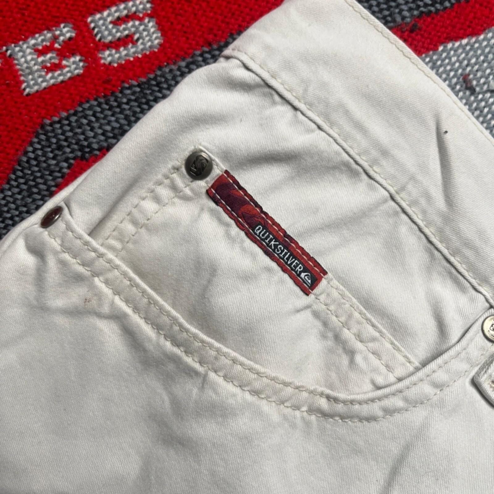 Vintage Quiksilver Cream Men’s Y2K Shorts | 34L image 2