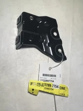GM OEM 13-16 Malibu Limited Fender Fender Components-Front Bracket 22929754