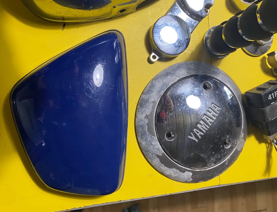 Yamaha Virago 750 XV750 1996 LOTE DE PIEZAS cubiertas soportes de agarre electrónica etc. Foto 4 de 4