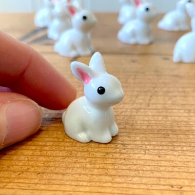 Miniatur Hase Charms Harz weißer Hase Figuren kleines Osterei Geschenk