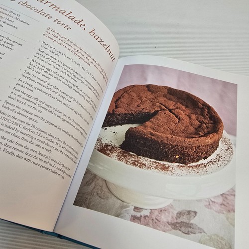 Cake Angels: Amazing gluten, wheat and dairy free cakes by Julia Thomas 2011 - Picture 16 of 19