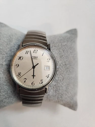 Vintage Timex Silver A6 Watch With Date.  New Battery