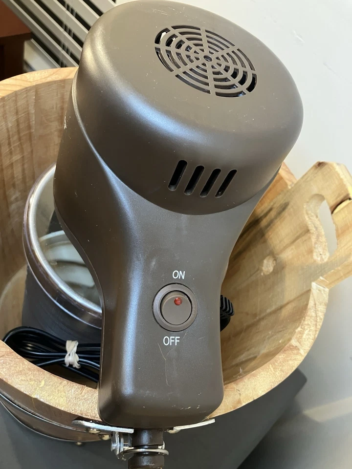 OSTER Ice Cream Shop 4Qt Wooden Bucket Ice Cream Maker FRSTIC-WDB - Image 4 of 4