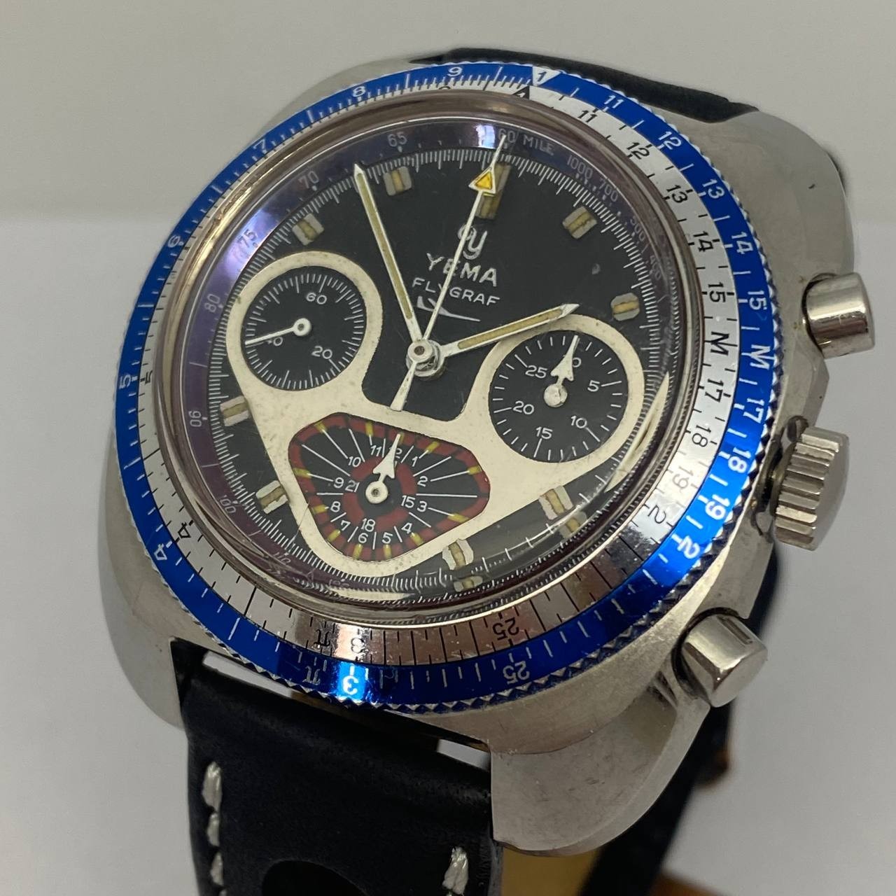 VINTAGE YEMA  FLYGRAF CHRONOGRAPH  MANUAL WIND VALJOUX 7736  39MM